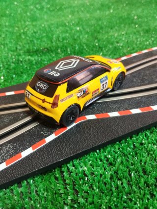 R5 E-Tech 1/39 compatible con scalextric compact