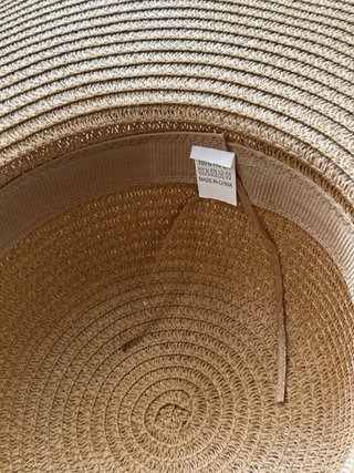 Cappello con fiocchetto nero