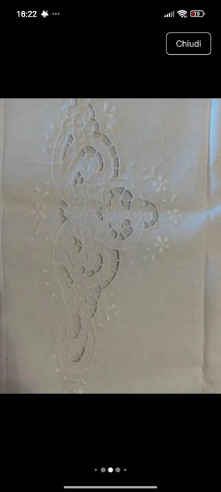 Tendine corte per finestre, ricamate a mano
