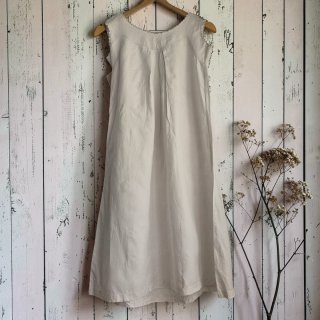 Camisón antiguo de lino con monograma bordado