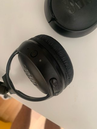 Auriculares inalámbricos JBL color negro