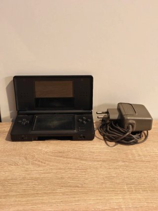 NINTENDO DS LITE + CARGADOR