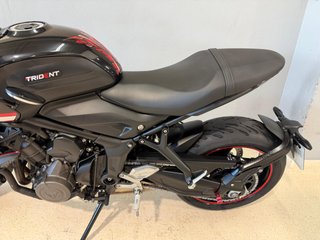 Triumph Trident 660 Negra/Roja