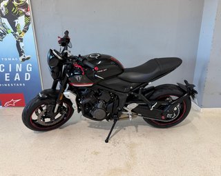 Triumph Trident 660 Negra/Roja