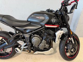 Triumph Trident 660 Negra/Roja