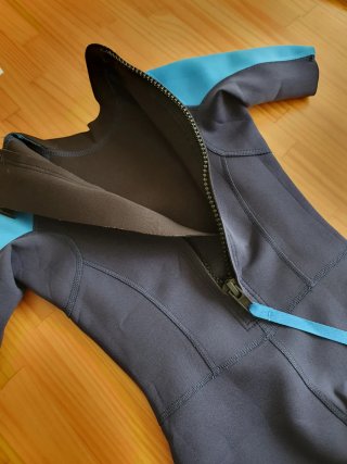 Neopreno corto con cremallera dorsal