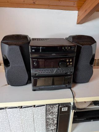 Radiocasete con triple bandeja CD Kenwood
