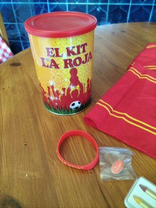 Kit La Roja: 2 bufandas y 2 aplaudidores