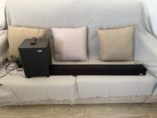 Barra de sonido y subwoofer negro