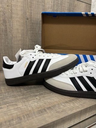 Bambas adidas samba.