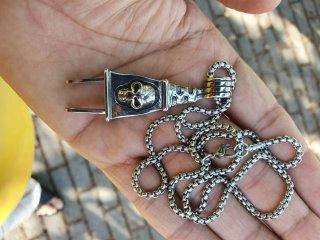 Lotto uomo: collana con pendente teschio + anello