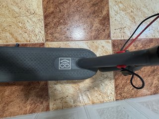 Monopatin electrcio con cargador marca VOVO