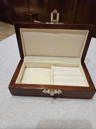 Caja de madera joyero 14x7,5cm nuevo a estrenar
