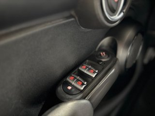 MINI ONE 2022