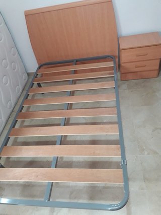Se venden 3 camas de 90 completas. Buen estado