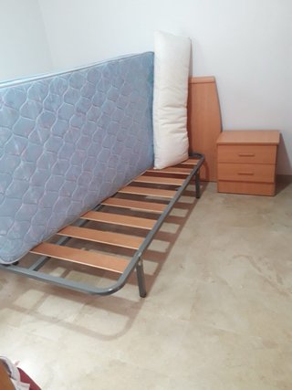 Se venden 3 camas de 90 completas. Buen estado