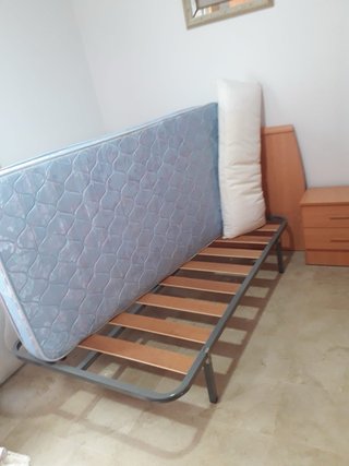 Se venden 3 camas de 90 completas. Buen estado