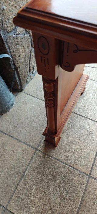 Escritorio de excelente madera en buen estado