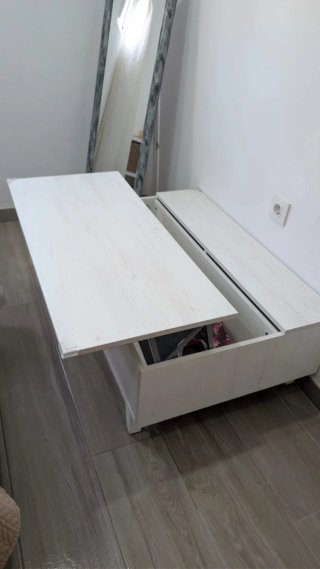 Tavolo rialzabile in legno e plastica