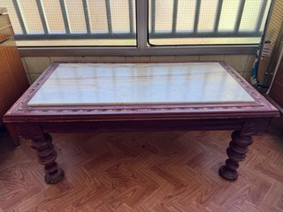 Mesa de centro de madera y mármol