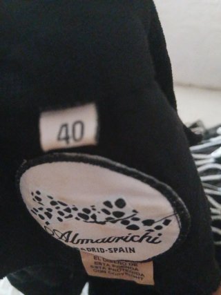 Sobrecamisa negra con transparencias y bordados