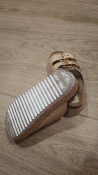 Sandalias Stradivarius Beige Plataforma