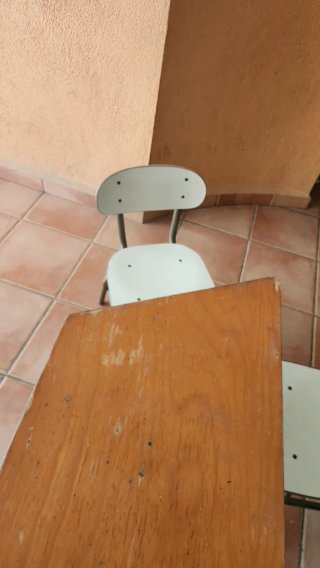 Mesa infantil con 4 sillas vintage