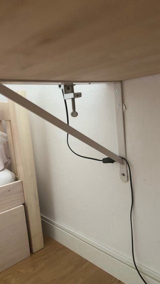Piano da scrivania in legno e plastica