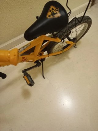 Bicicleta infantil amarilla