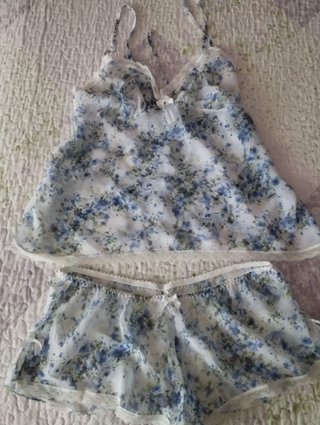 Conjunto lencero floral top y shorts
