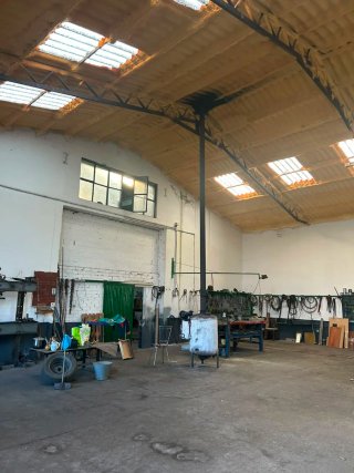 Se vende casa y taller mecanico,800metros