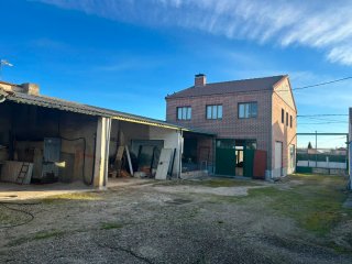 Se vende casa y taller mecanico,800metros
