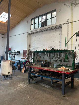 Se vende casa y taller mecanico,800metros