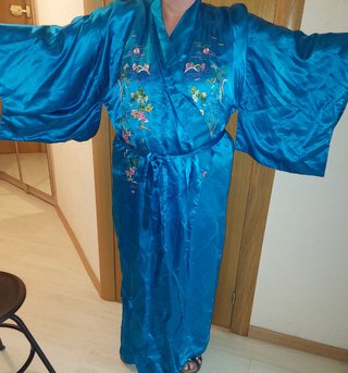 Kimono Azul con Bordados