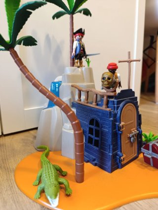 Isla pirata y escondrijo del tesoro playmobil
