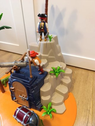 Isla pirata y escondrijo del tesoro playmobil