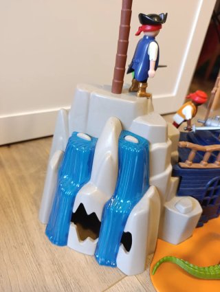 Isla pirata y escondrijo del tesoro playmobil