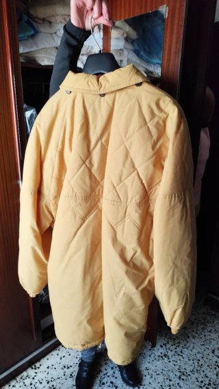 Chaquetón amarillo