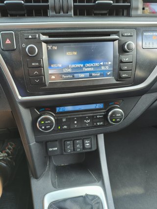 TOYOTA Auris 1.4 90D ACTIVE