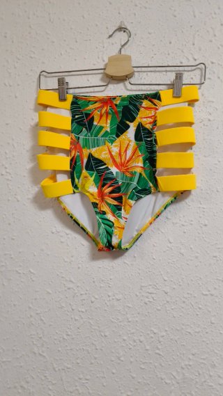 Bikini estampado flores tropical  Talla M/L