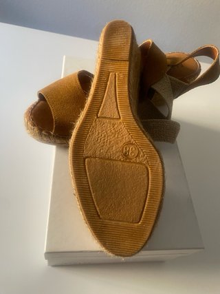 Esparteña con cuña y tiras cruzadas