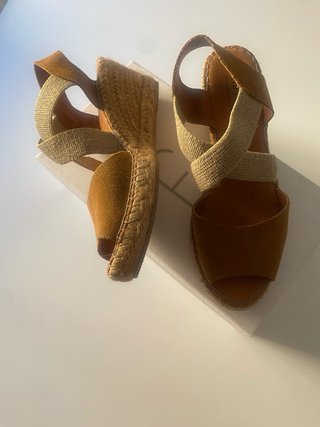 Esparteña con cuña y tiras cruzadas