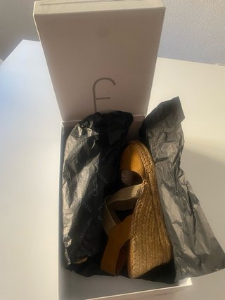 Esparteña con cuña y tiras cruzadas