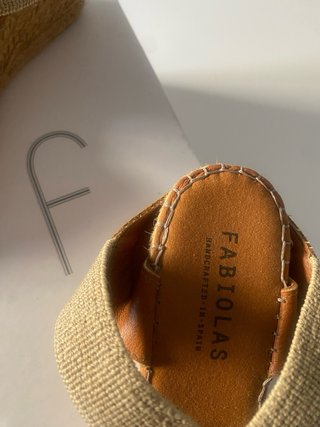 Esparteña con cuña y tiras cruzadas