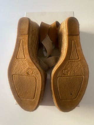 Esparteña con cuña y tiras cruzadas