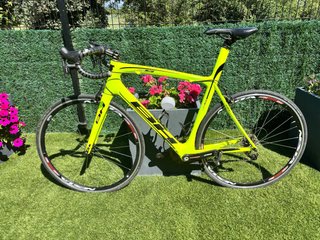 Bici de carretera BH G5 color fluor