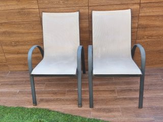 Mesa de madera con 4 sillas