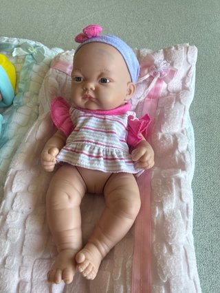 Bebes juguete+Ropa de recambio +Cojines/Camas