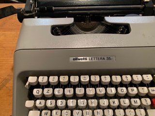 Macchina da scrivere Olivetti Lettera 35