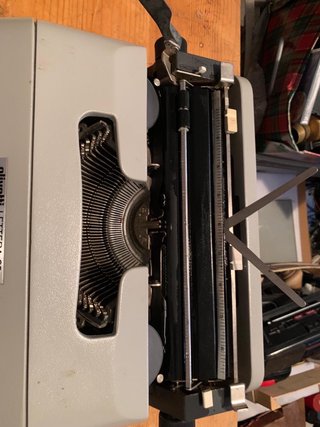 Macchina da scrivere Olivetti Lettera 35
